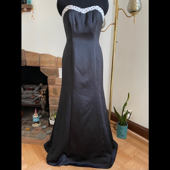 HOLD FOR CITRUS - Black strapless ballgown with polkadot accents PROM DRESS - Picture 4 of 16
